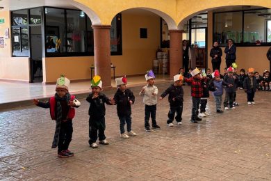 En esta ocasión, el tema fue “Los beneficios de las frutas y las verduras”, un contenido que hemos estado trabajando en el aula para promover hábitos de alimentación saludable desde edades tempranas.