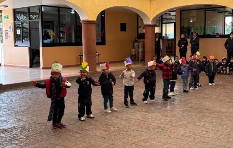 En esta ocasión, el tema fue “Los beneficios de las frutas y las verduras”, un contenido que hemos estado trabajando en el aula para promover hábitos de alimentación saludable desde edades tempranas.